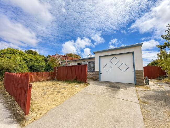 Building Photo - 3160 Groom Dr