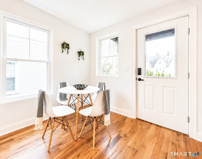 Photo - 75 Henry St