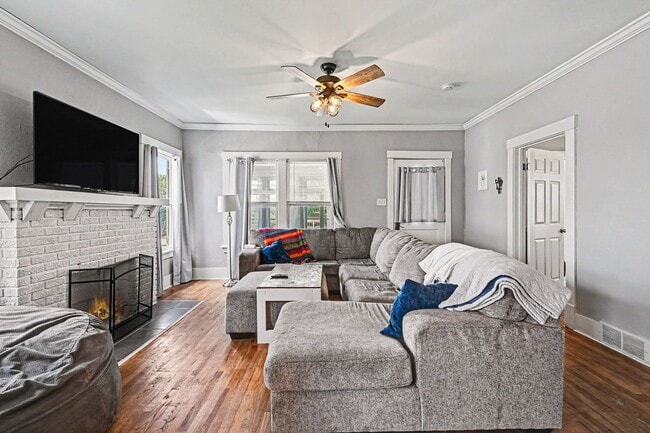 Photo - 4 bedroom 3 bath with TWO kitchens!