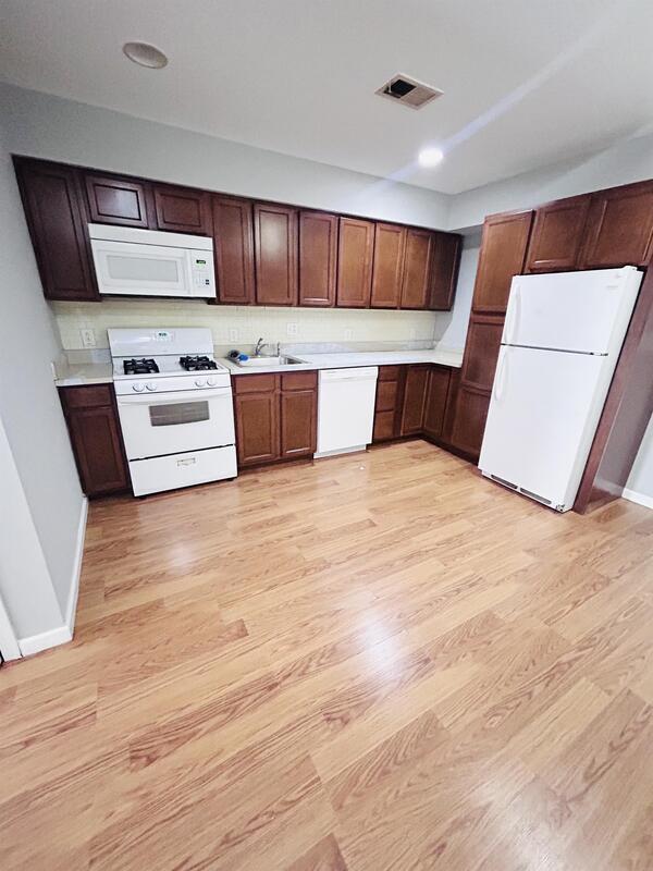 Photo - 5038 Spruce St