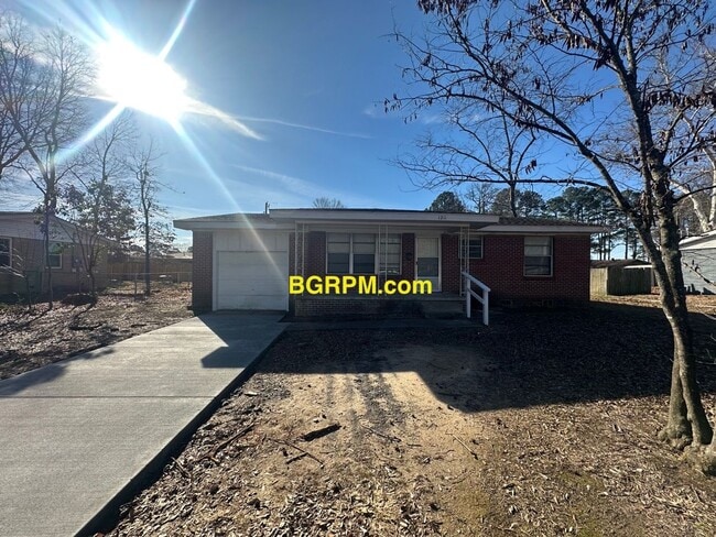 Building Photo - 3 Bd 1 Ba House