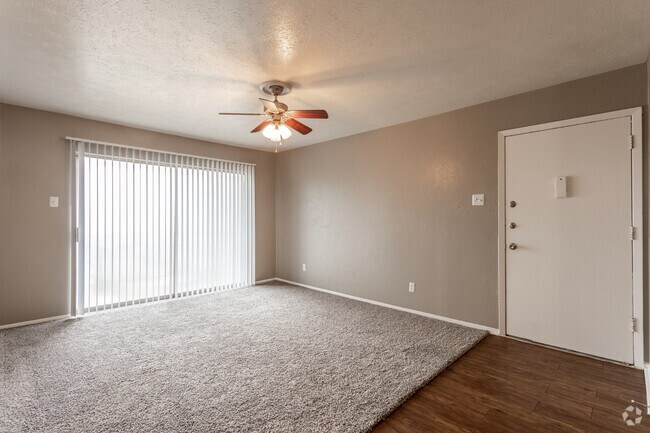 3HAB, 2BA - 1,056 ft² Colonial - Sala de estar - Chateau Estates