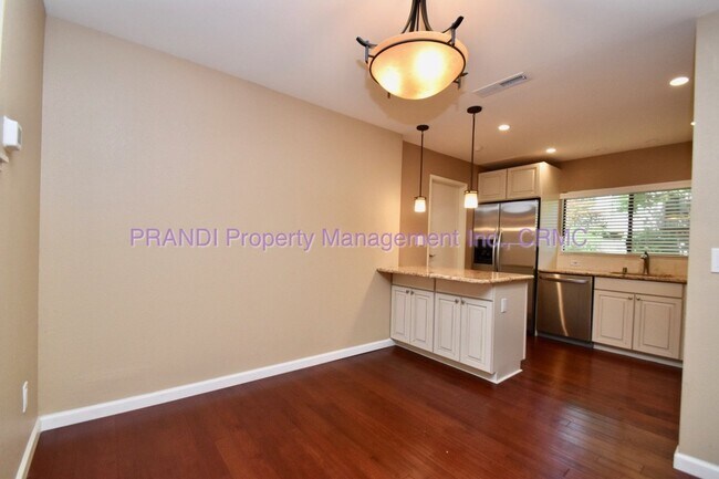 Photo - Lovely 3-Bedroom Townhouse in Desirable Pa...