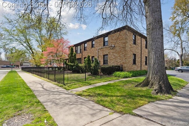 Photo - 617 E Lincoln Ave