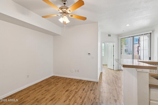 Photo - 1701 E Colter St Unidad 182