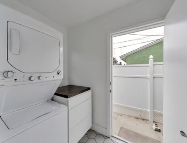 Photo - 6157 Clybourn Ave Unit 6157