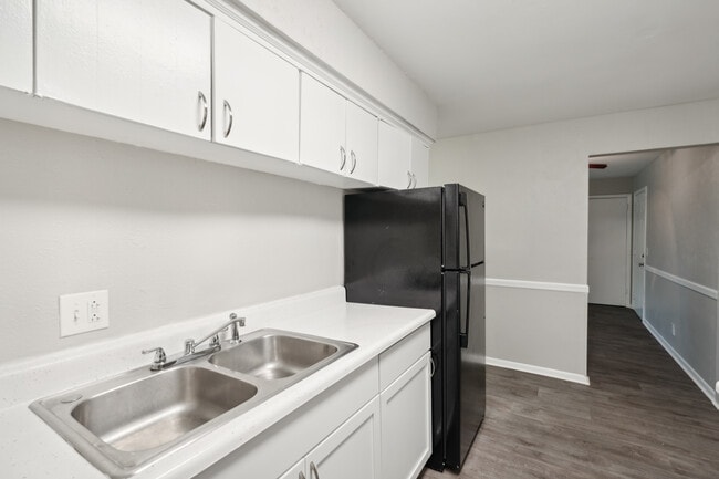 Photo - Falcon View Apartments