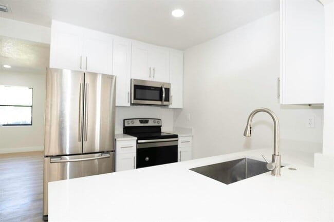 Photo - 924 NW 11th Ct