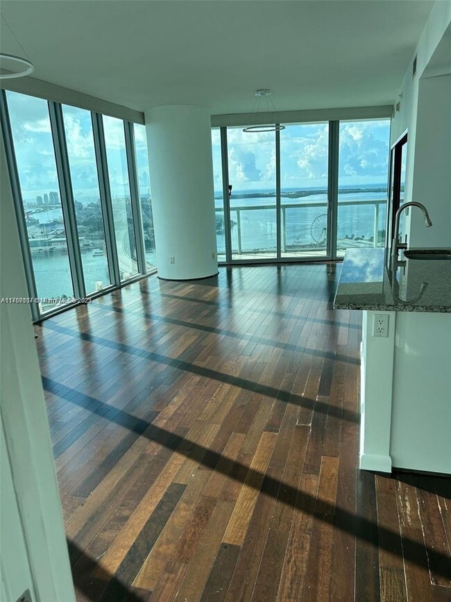 Photo - 888 Biscayne Blvd Unidad 3508 Rental