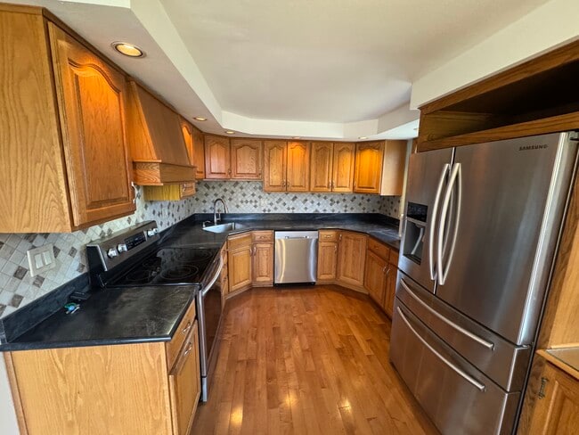 Photo - 4000 Marlton Cir