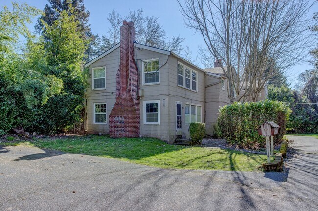 Photo - Custer Apartments