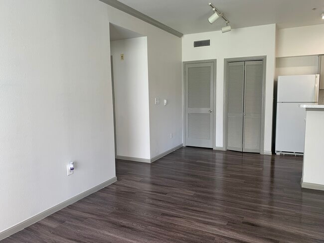 Lakeline Apartments