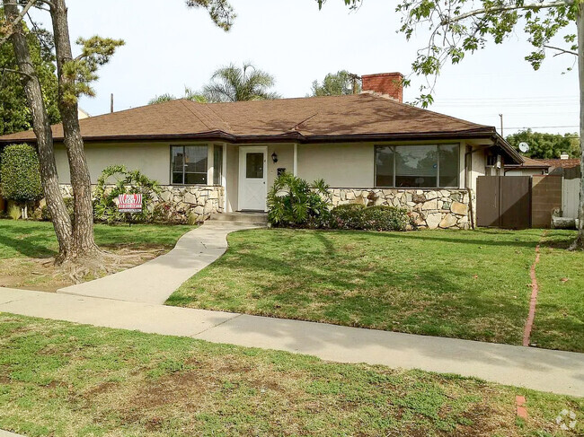 Building Photo - 15145 Tuba St Rental