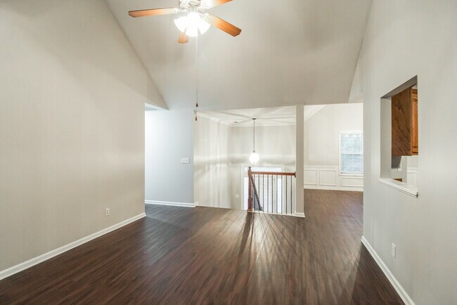 Photo - 64 Hamil Ct NW