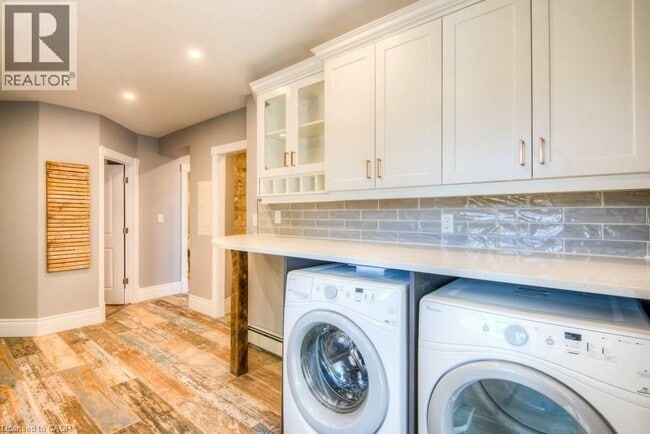 Photo - 16 Wellington St N