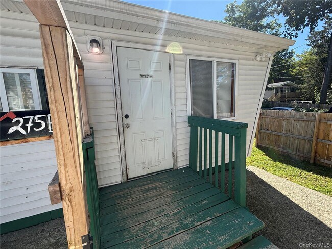 275 Robinson Ave Unit B