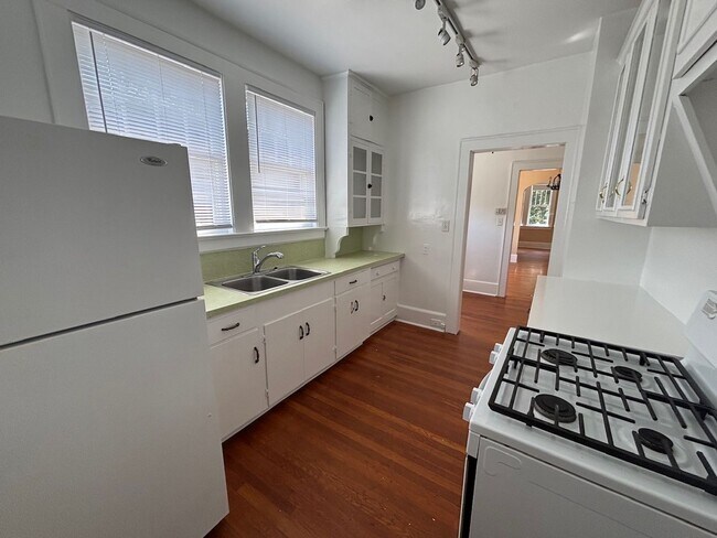 Photo - 1103 Parkside Dr