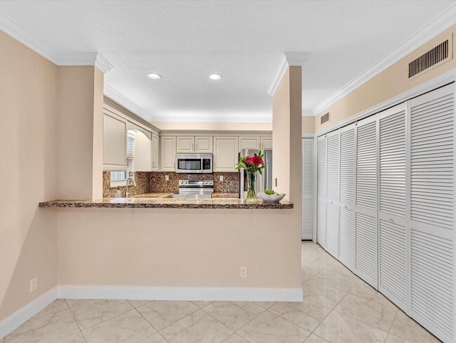 333 SE 20th Ave Unit 204