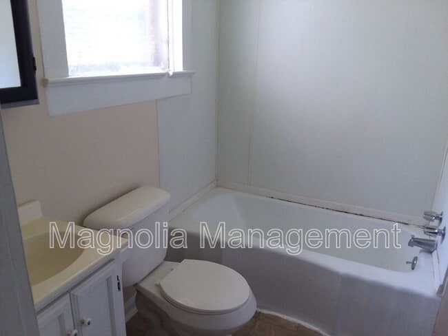 Photo - 1835 Colonial Ave
