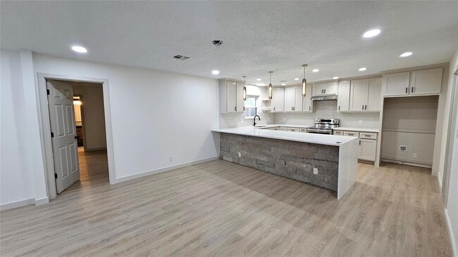 Photo - 741 S Glen Ln