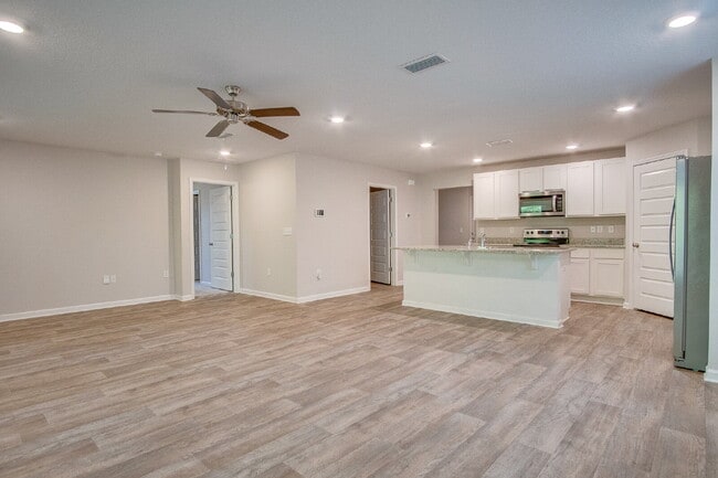 Photo - Lakeshore Preserve 3BR Home with Garage – ...
