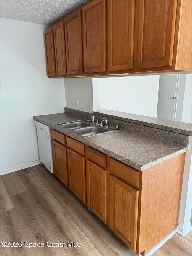 Photo - 421 Mercury Ave SE Unidad 8