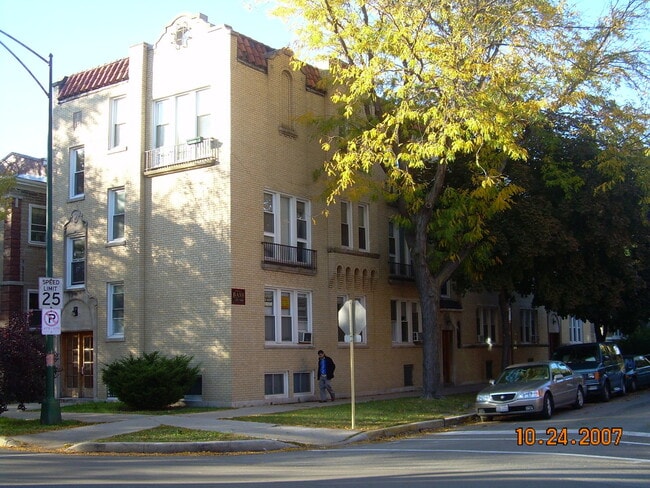 Building Photo - 4604 N Spaulding Ave Unit 2