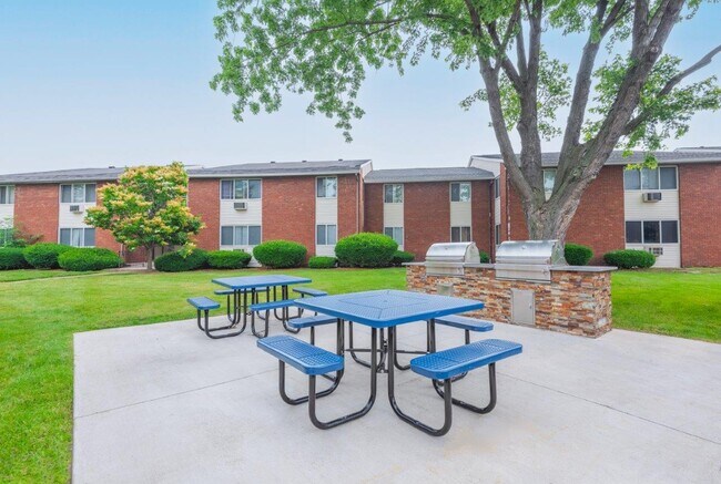Kings Court Manor Apartment Homes