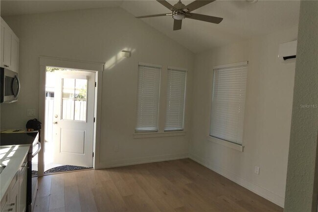 Photo - 220 43rd Ave NE Unit rear apt