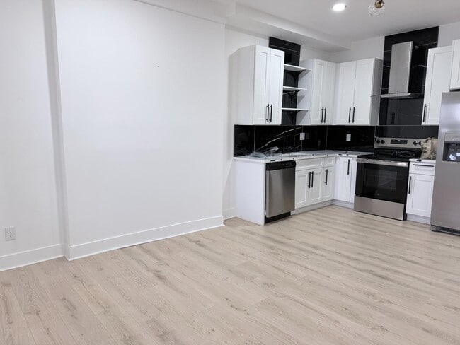 Photo - 828 E Main St