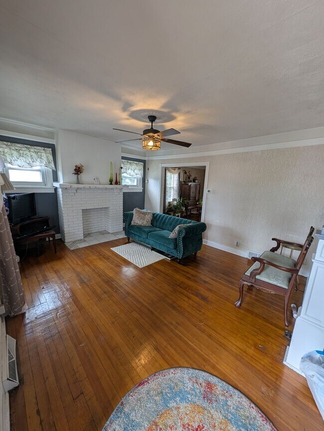 Photo - 2 Bed/1 Bath Home for Rent
