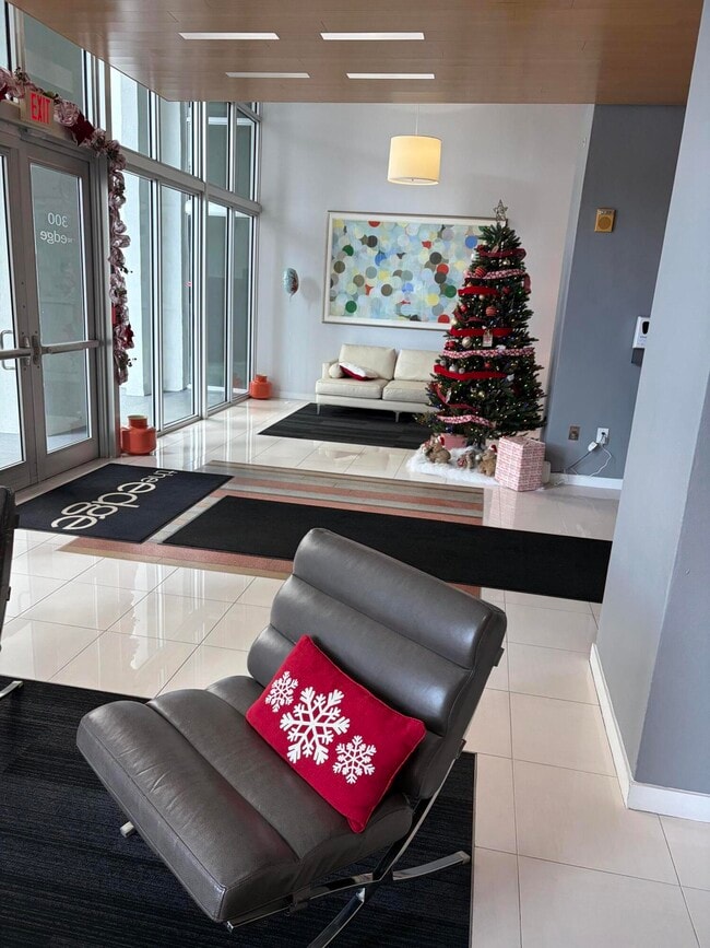 Photo - 300 S Australian Ave Unidad 1504