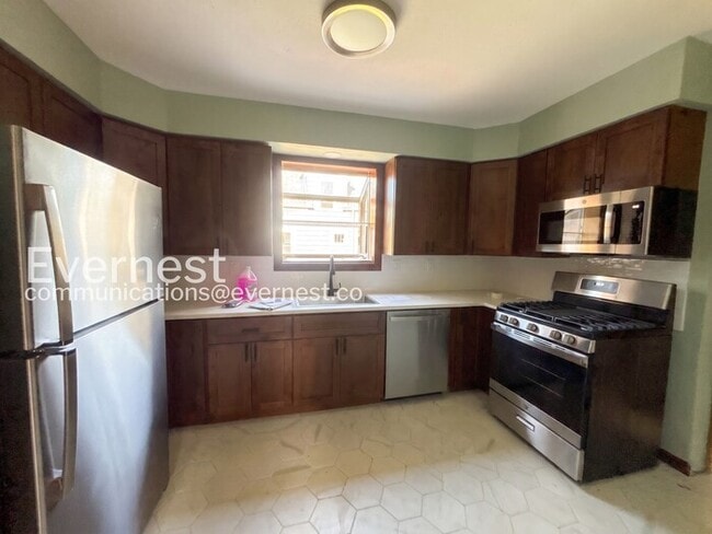 Photo - 275 Cornell Ave