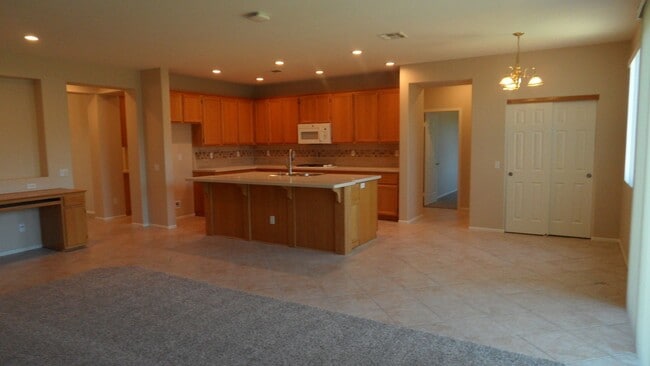 Single Story 4 BR 2.5 BA Home On Cul-de-sac With 3 Car Attached Garage - Single Story 4 BR 2.5 BA Home On Cul-de-sac With 3 Car Attached Garage