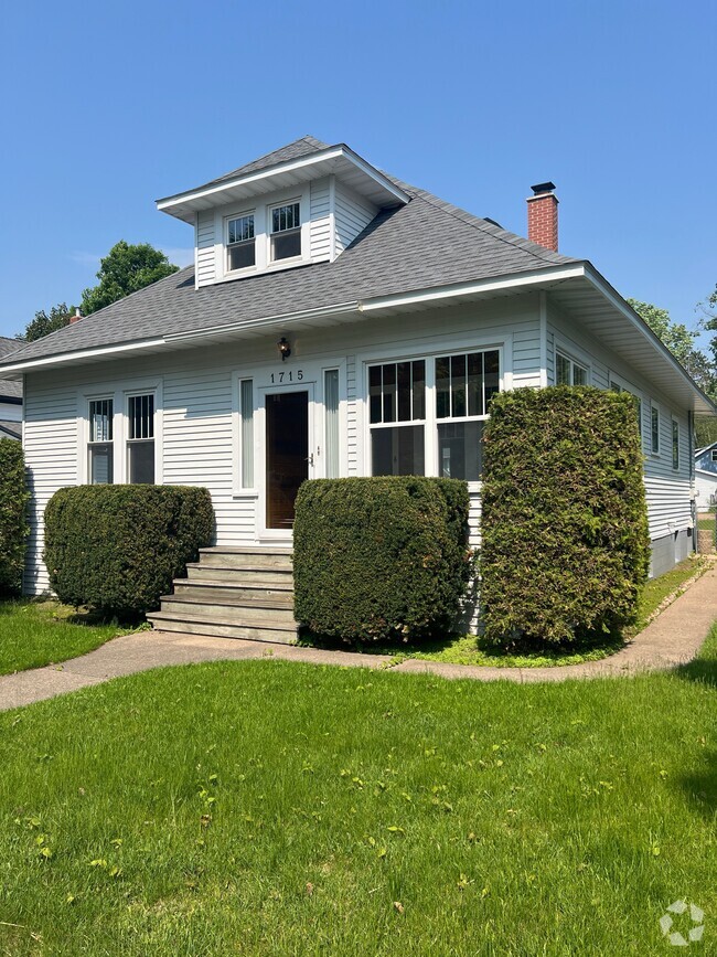 Building Photo - 1715 Fairmount St Rental