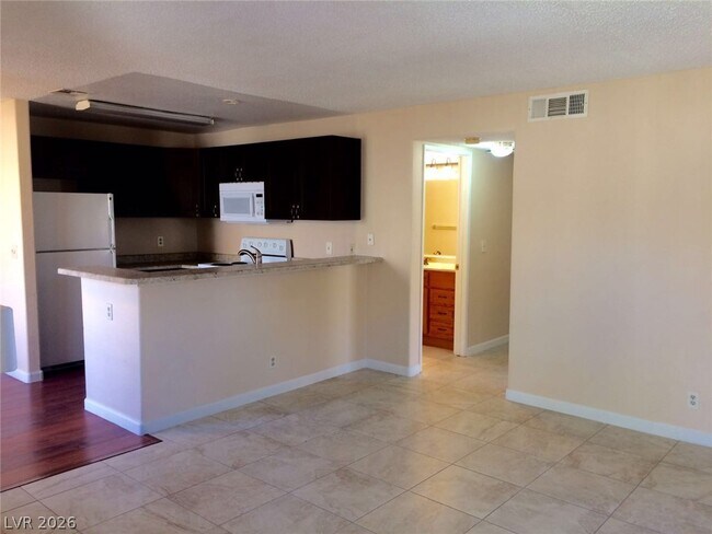 Photo - 2979 Juniper Hills Blvd Unidad 203