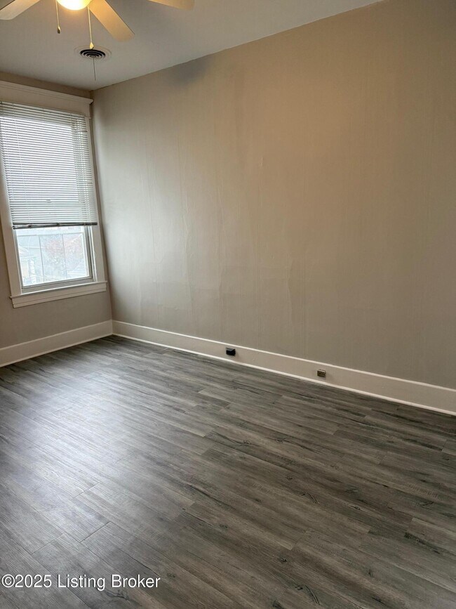 Photo - 1002 Charles St