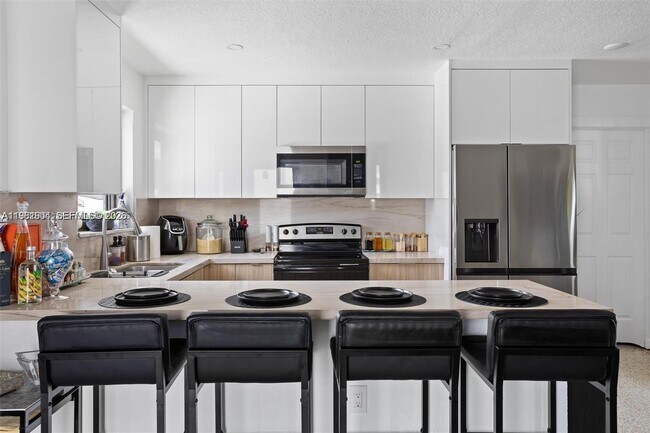 Photo - 70 NE 186th Terrace Unidad 70