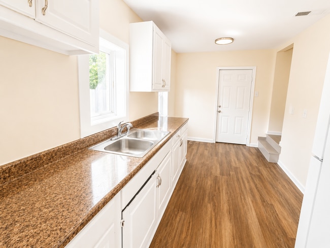 Photo - 2034 Ferris Rd