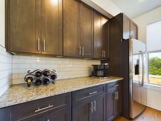 Photo - Bi-level unit with parking and rooftop