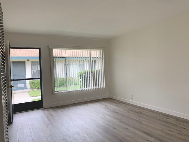 Photo - 511-515 S Baldwin Ave