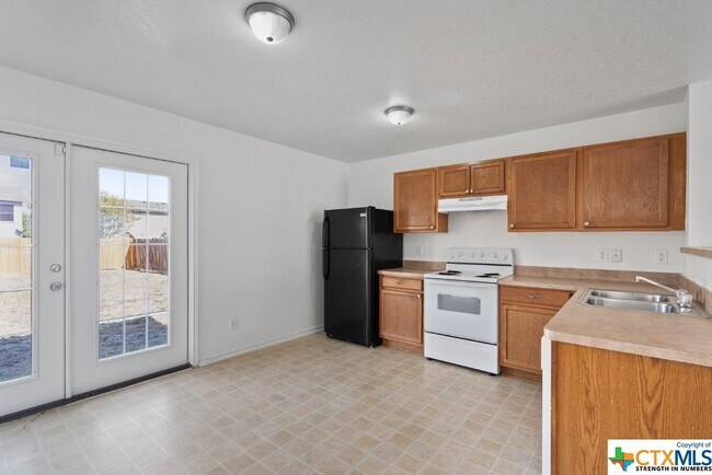 Photo - 624 NW Crossing Dr