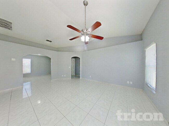 Photo - 441 Briar Bay Cir
