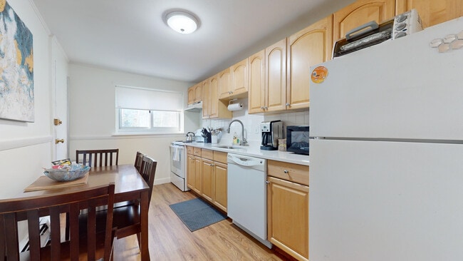 Building Photo - 99 Chestnut St Unit 5