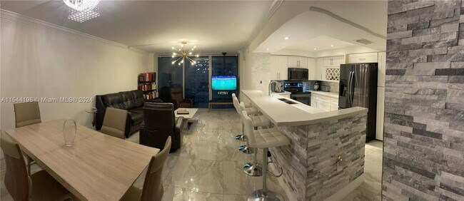 Photo - 2655 Collins Ave Unidad 1407