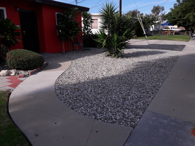 Photo - 14923 Larch Ave