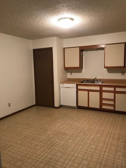 Photo - 6 Month lease special!!! Priced at $1349 after discount. RENT INCLUDES ALL UTILITIES, except for ...