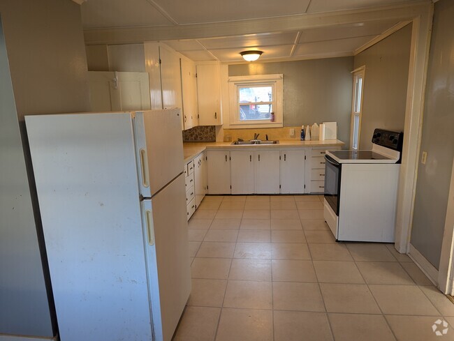 Building Photo - 159 Perham St Unit 1 Rental
