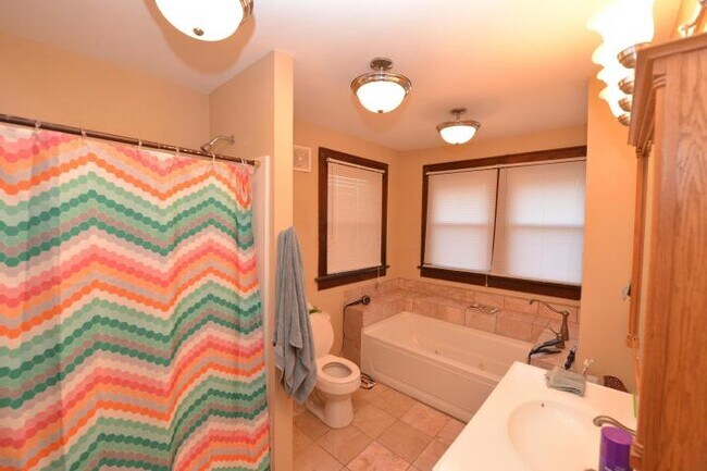 Photo - 452 Clinton St