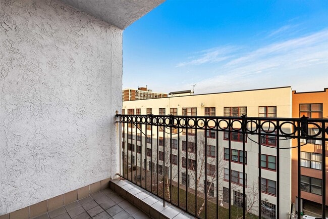 Photo - 77 Jefferson St Unidad 8